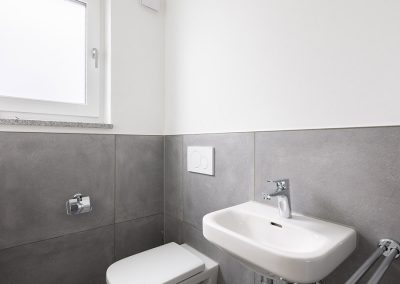 Badezimmer 1 der Maisonettewohnung in Vilshofen Wohnung 3.03