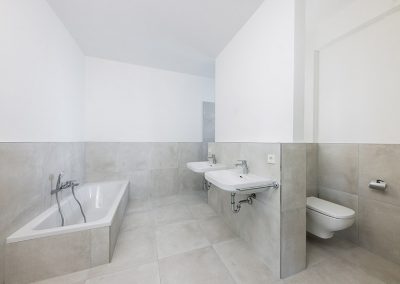 Badezimmer 2 mit Wanne in der Penthousewohnung in Vilshofen Wohnung 3.11